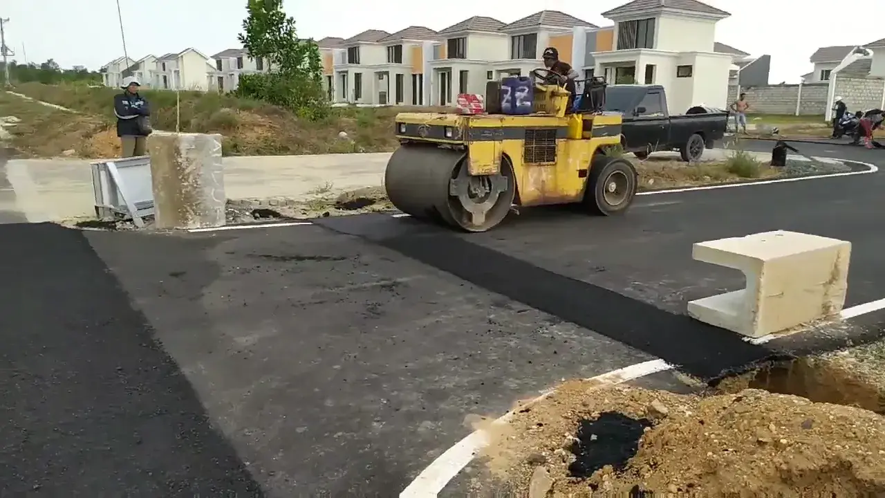 Dokumentasi alat berat tandem roller kontraktor jasa pengaspalan jalan aspal hotmix profesional